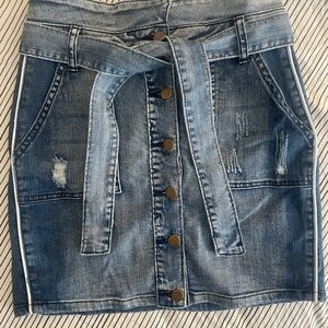 Denim skirt with belt, buttons and white piping down both sides. So cute!